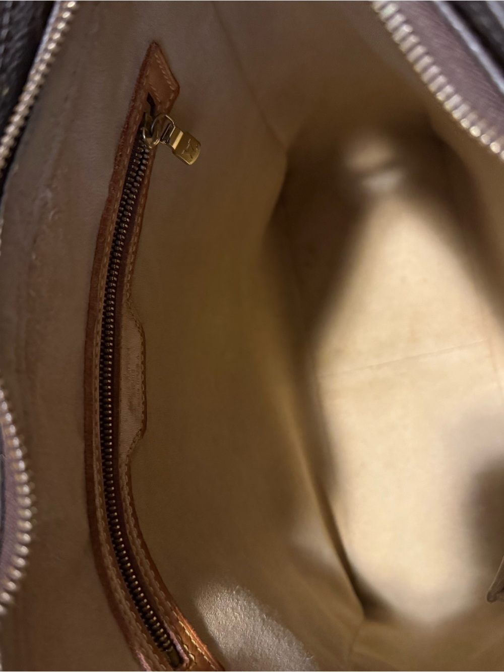 Louis Vuitton Monogram Canvas Shoulder Bag with Tan Handle - Picture 4 of 9
